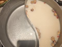 -尚尚仙·酸汤猪手·猪肚鸡火锅(华联万柳购物中心店)