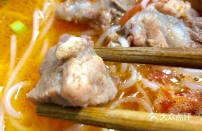 Tomato Pork Rib Hot Pot Rice Noodles