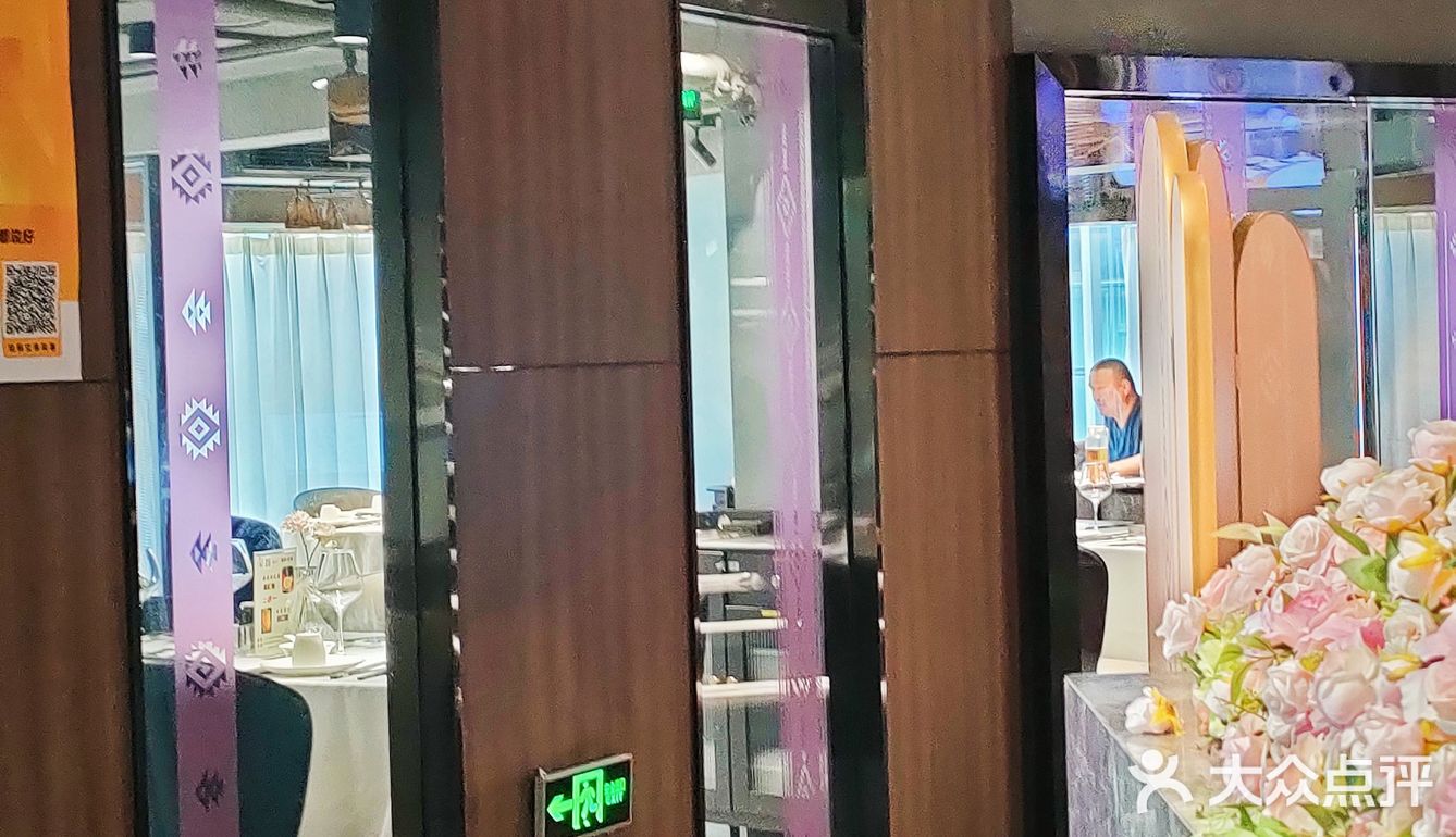 经典的薄如蝉翼的脆皮烤鸡，让人一口入魂