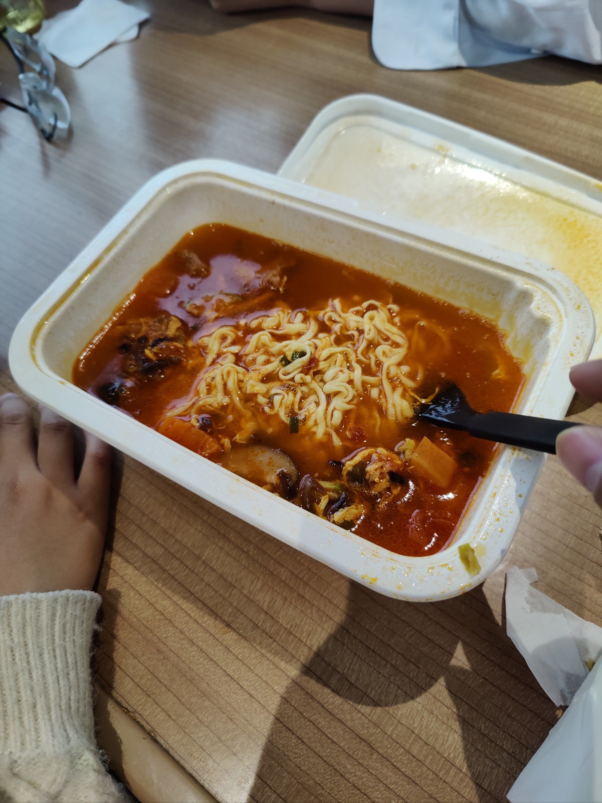 0元玩转这座城 高铁上点的番茄排骨面,39一份