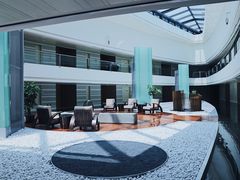 -上海滴水湖皇冠假日酒店