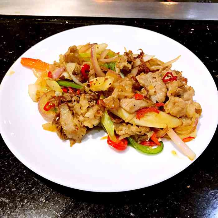 芭黎风情铁板烧-"服务员还不够专业 环境挺好 望改进.