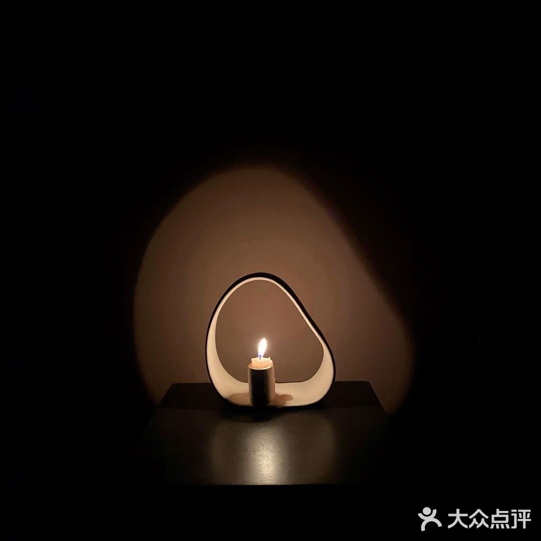 极简抽象烛台