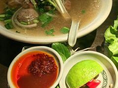 -大头虾越式风味餐厅(光明广场店)