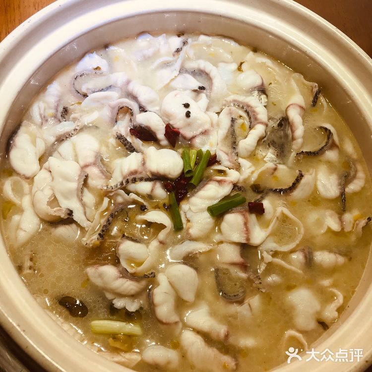 第一次中霸王餐就和朋友约了来吃，三个人点了3斤半左右