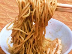 -松树干拌面店