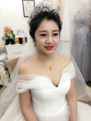 -红馆妆造(中央大街店)