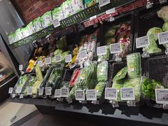 -中百仓储超市有限公司(越秀星汇维港店)