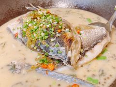 煎香酸菜半边鱼-渔悦潇湘·酸菜煮鱼(岳麓山店)