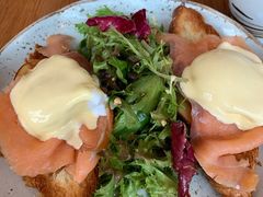 熏三文鱼班尼迪克蛋-ROAST coffee & eatery