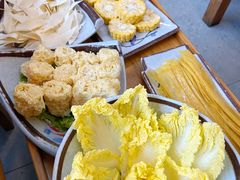 -毛辣果·贵州红酸汤牛肉火锅(西单店)