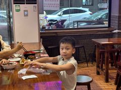 -爆炸头阿姨小四川正宗川味小吃(无任何分店)