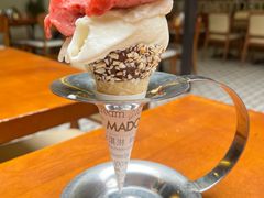 原味雪糕加草莓-MADO冰淇淋咖啡馆(淘金店)