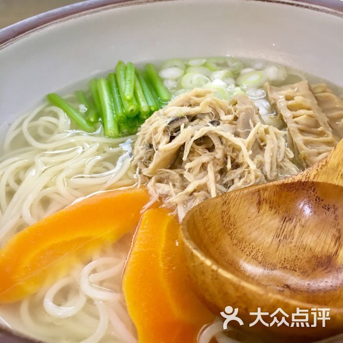 正居鲜面(财富购物中心店)上汤香菇鸡丝面图片 - 第1张