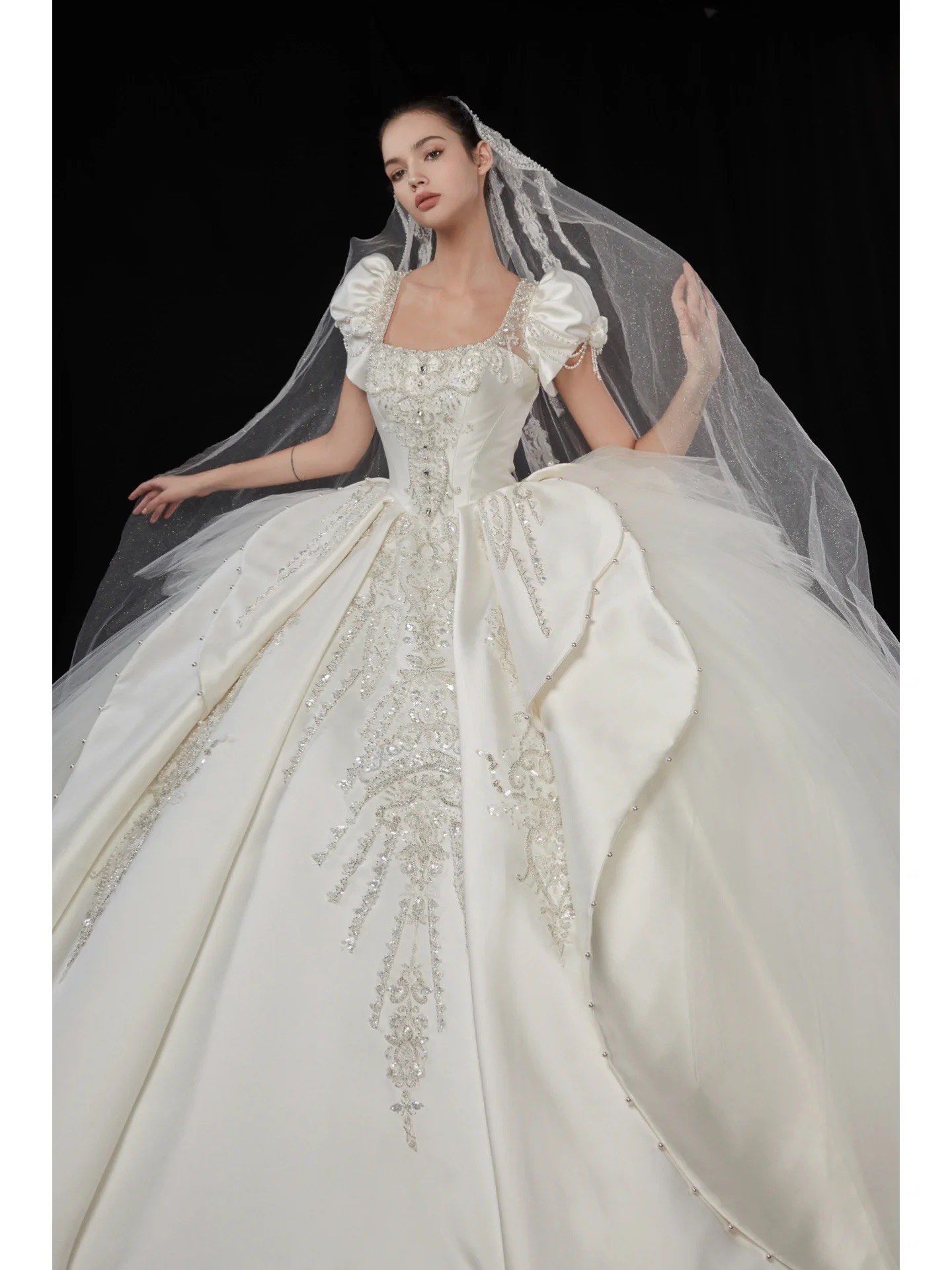 重工法式缎面主婚纱