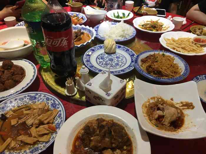 大同府家宴-"从城墙边一路走来,旅游旺季的大同餐厅等座.