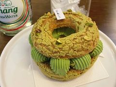 开心果树莓泡芙-Ten Olives甜点
