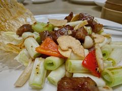 野菌葱爆雪花牛肉粒-香港百合居(LCM置汇旭辉广场店)