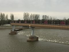 -布尔津河堤夜市