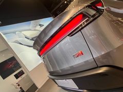 -TESLA 特斯拉(上海太古汇体验店)