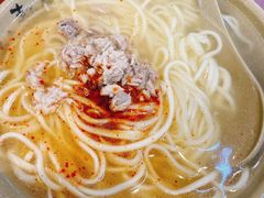 -亮亮面馆(经六路店)