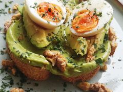 牛油果煮蛋吐司-RAC BAR(安福路店)