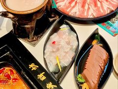 -老牌坊云南鱼豆花火锅(哈西万达店)