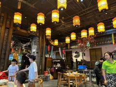 -帅巴人舅母子腊蹄民俗村