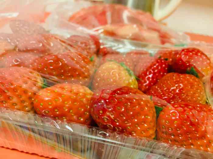 果唯伊水果超市-"**,这么一小点的榴莲69.5.问的时候.