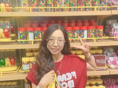 -m豆巧克力世界(上海世茂广场店)