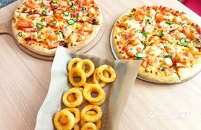 Scallop and Shrimp Deluxe Pizza