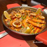 西班牙蒜香油爆虾的虾肉质紧实蒜香微辣的超级香