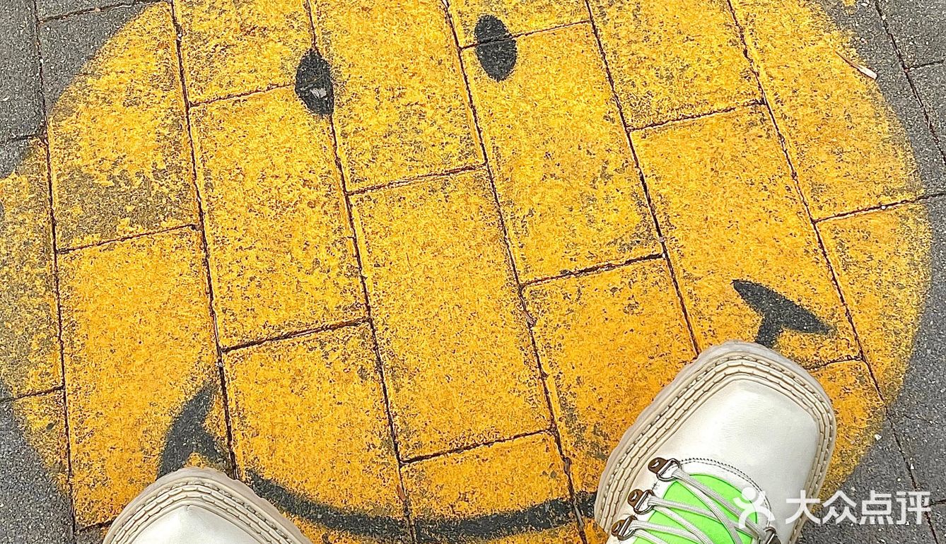 滨江道竟然还有这种路边摊小吃！烤肉卷绝…