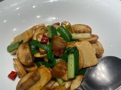 蘑菇炒冬笋-新荣记(南京西路店)