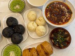 -李与白包子铺(桐梓林店)