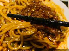 野蘑菇酸菜牛肉炒米粉-疆Jiang·新疆秘制料理