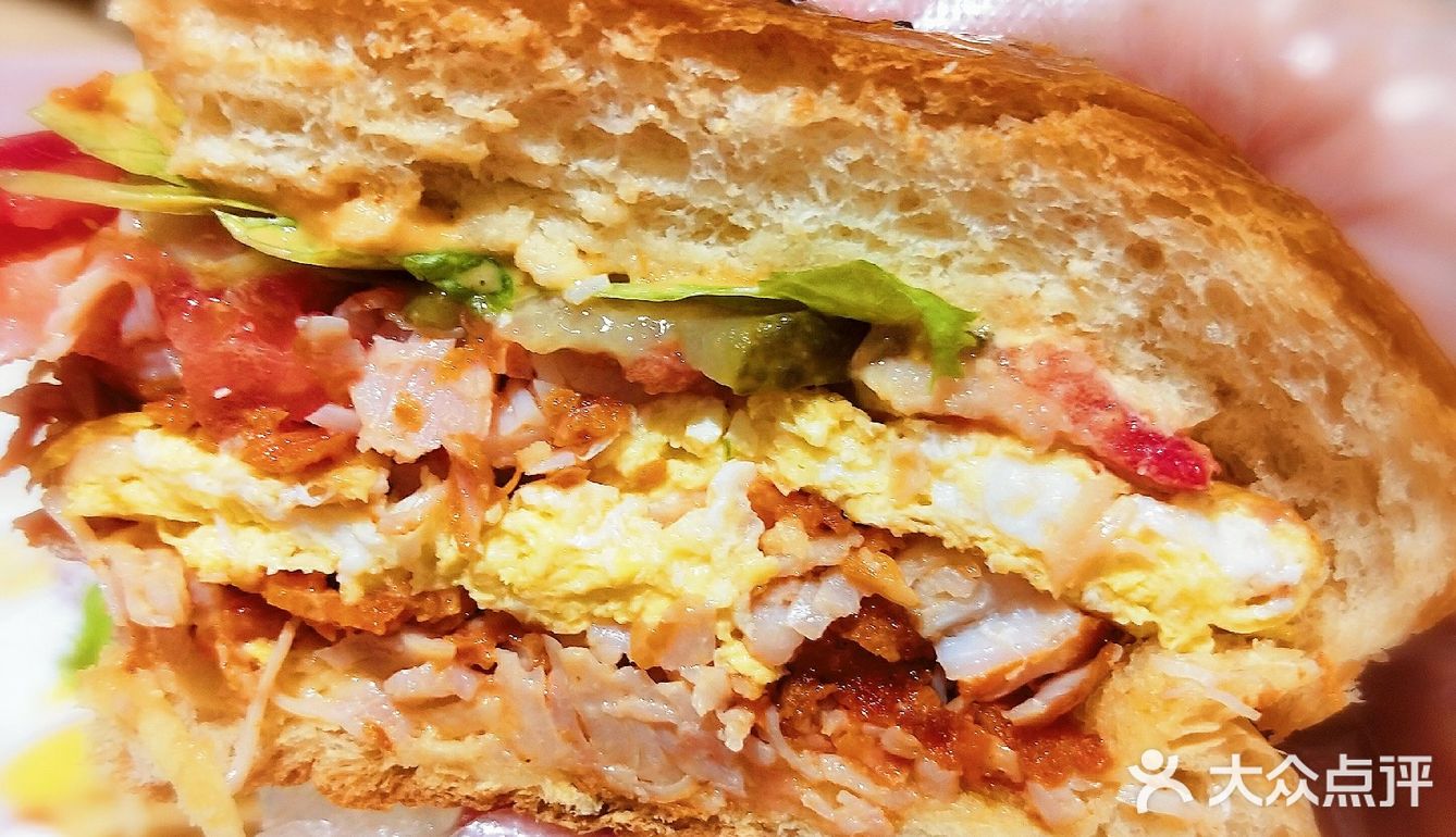 「鲜煎培根鸡腿堡」为了保证口感新鲜