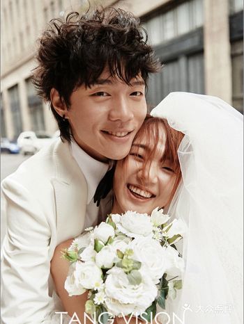 在外滩留下有爱又有趣的婚纱照