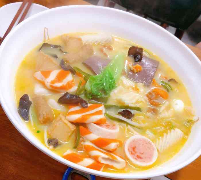 嘉源遇见麻辣烫-"汤底味道很好,推荐原味骨汤.可以自己加调.