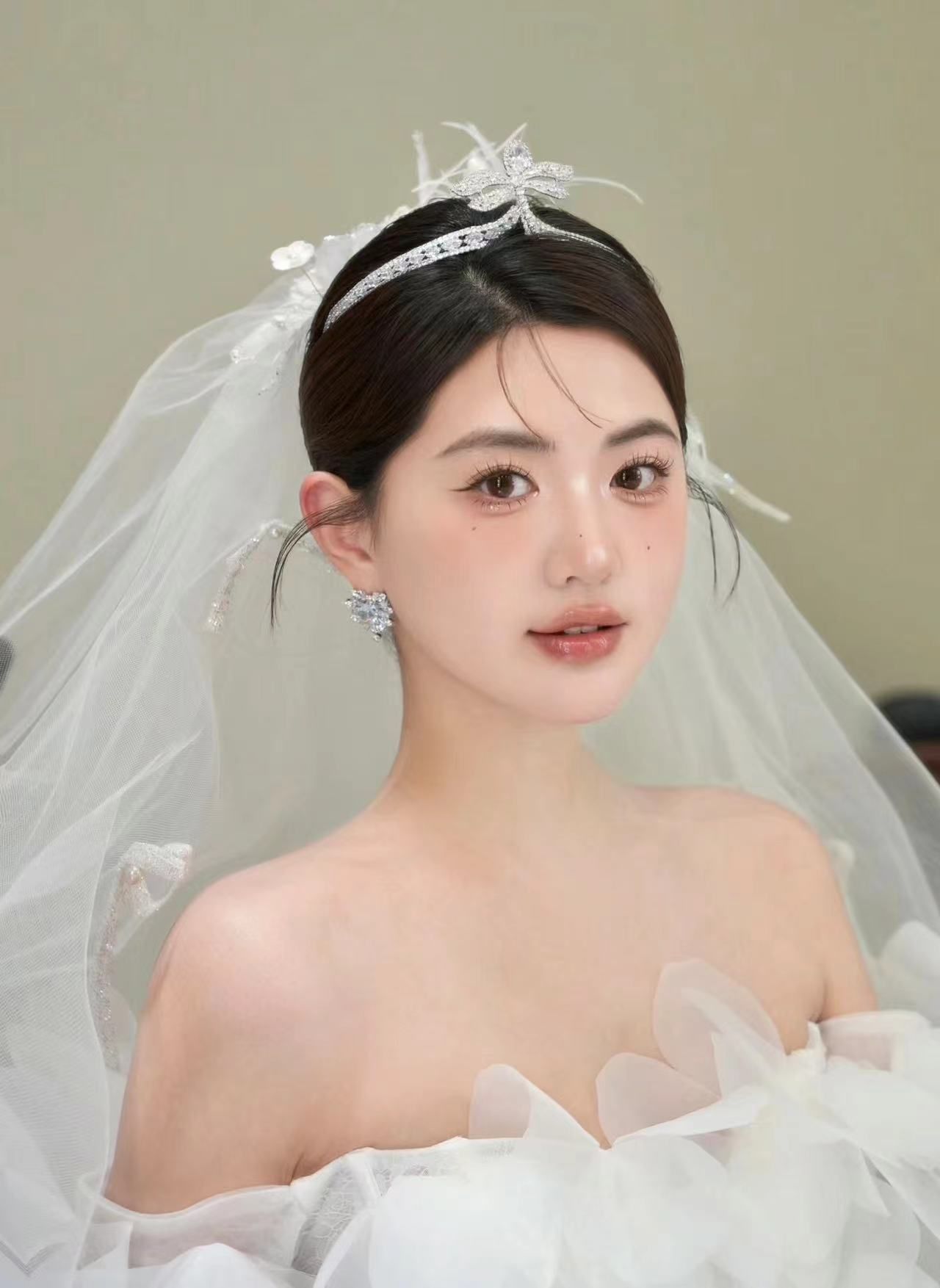 从韩剧里跑出来的女主角啦～ 新娘主纱造型