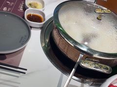 -洪氏嗨捞·广东猪肚鸡·椰子鸡火锅(西咸万象城店)