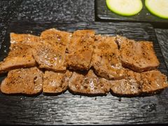 厚切牛舌-赤铁扒拉锅·烤串·烤鸽子