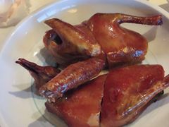 玻璃皮润烧乳鸽王-富力丽思卡尔顿酒店·丽轩中餐厅