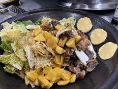 -粘豆包柴火铁锅炖