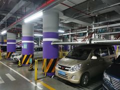 -白玉兰广场停车场