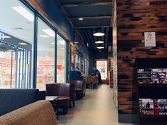 靠窗位-星巴克臻选(青岛麦凯乐分店)