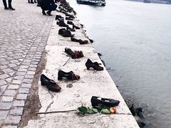 -多瑙河畔鞋履雕塑