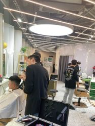 -PE SALON 
