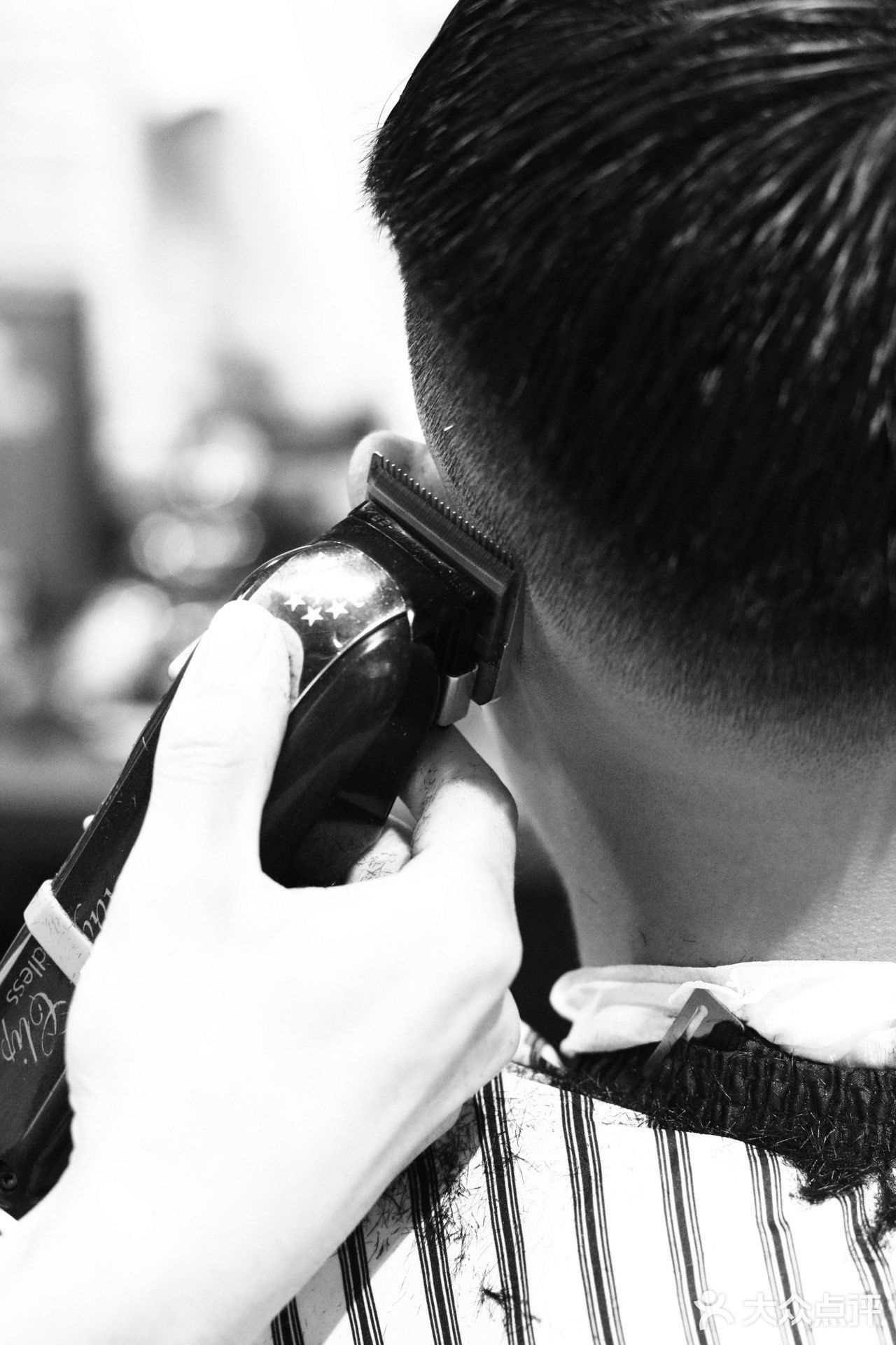 剪头发要认真，油头发型