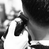 剪头发要认真，油头发型